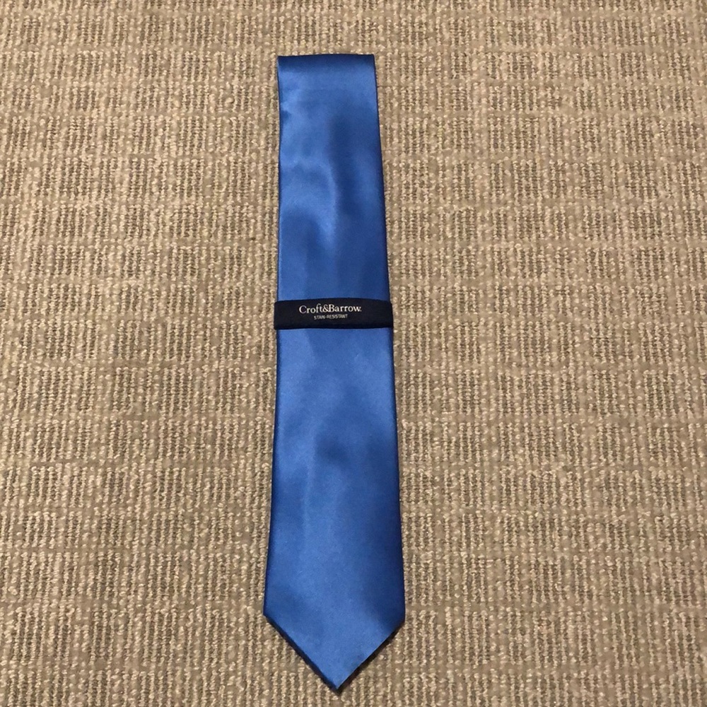 Croft & Barrow mens tie. Blue. Brand new. Never worn.